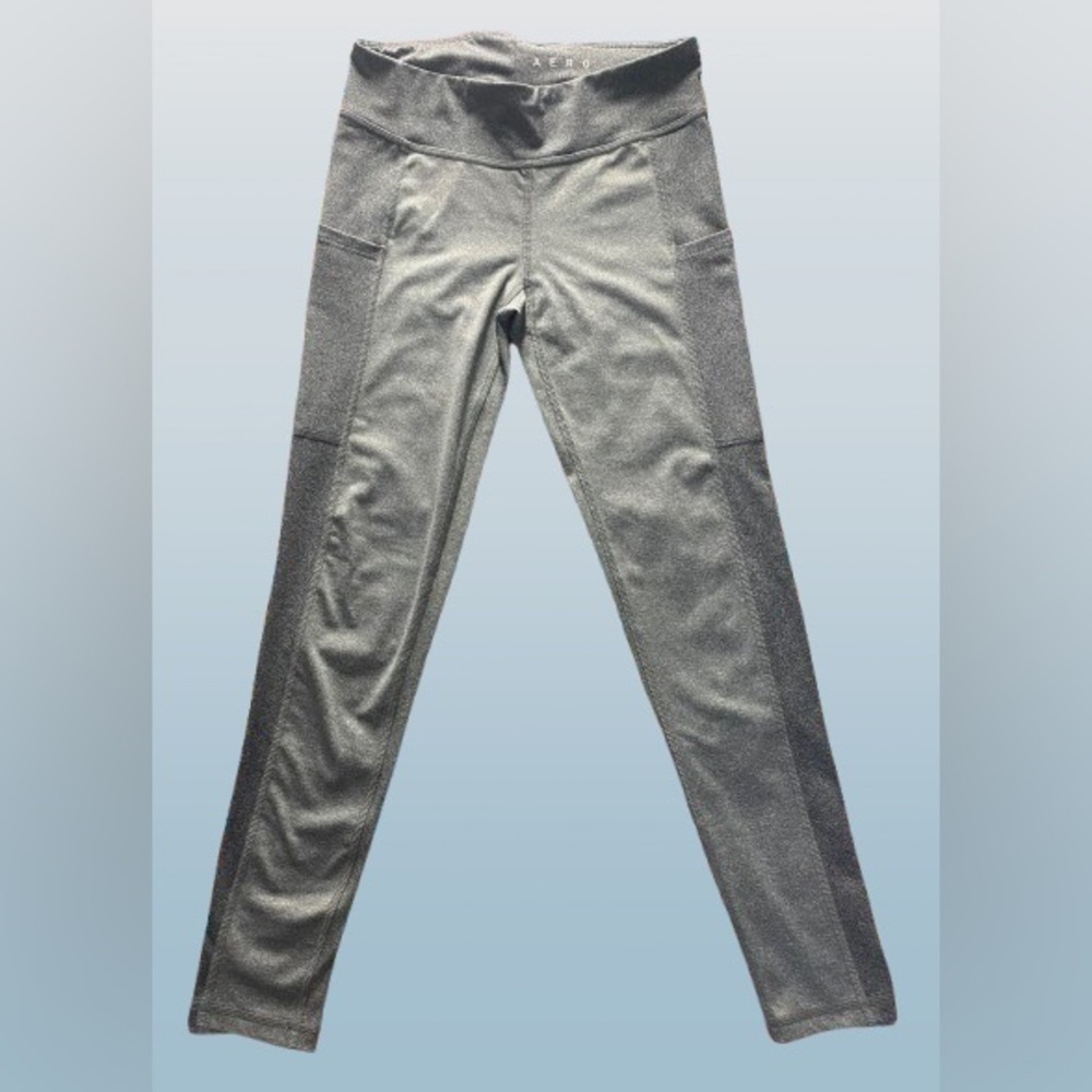 Aero by Aeropostale Leggings, Size S, Capri, 2 Side Pockets, 30 1/2” long, Gray